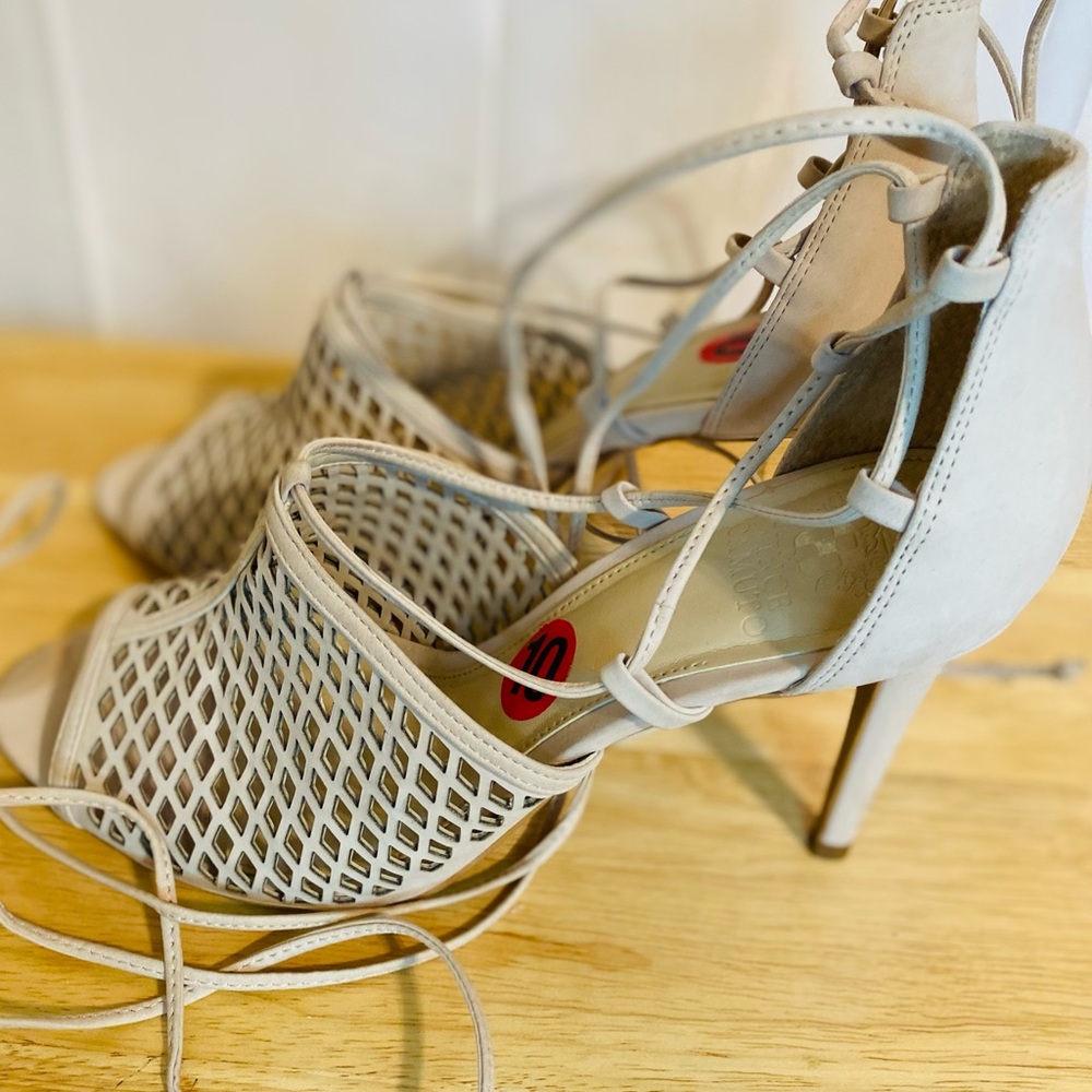 Vince Camuto Cream Heels with Woven Pattern - Picture 8 of 14